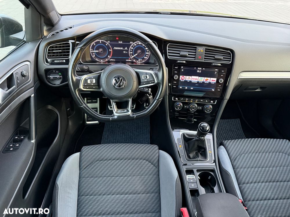 Volkswagen Golf - 22