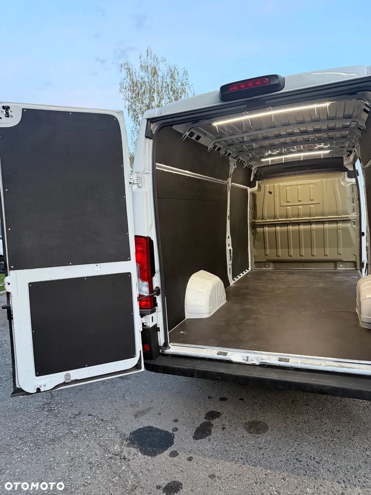Zabezpieczenie przestrzeni ładunkowej Ducato
