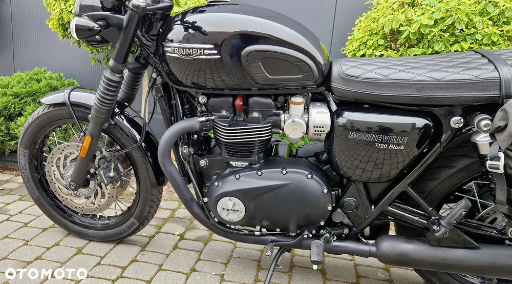Triumph Bonneville - 23