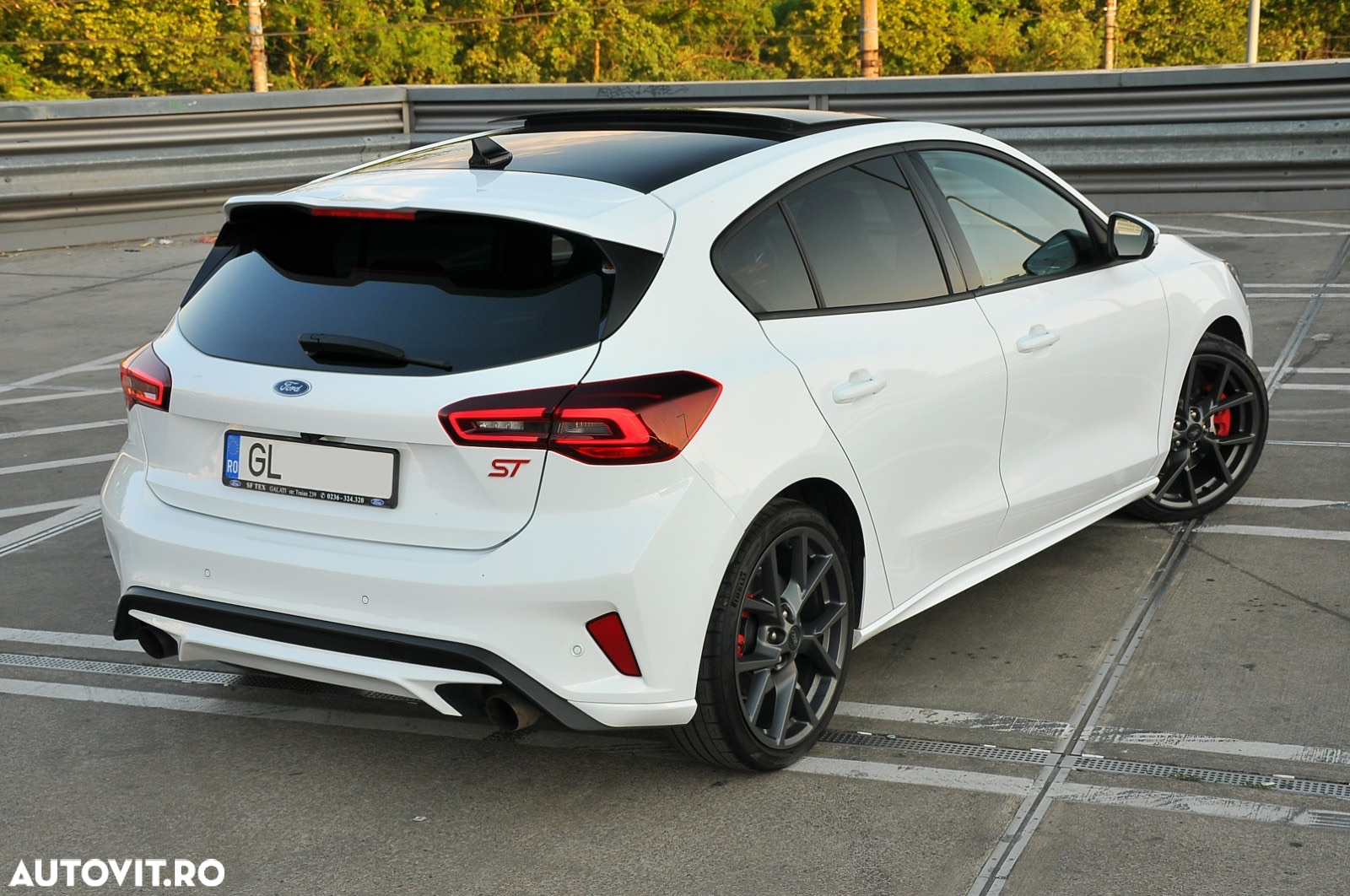 Ford Focus 2.3 Ecoboost ST X - 2