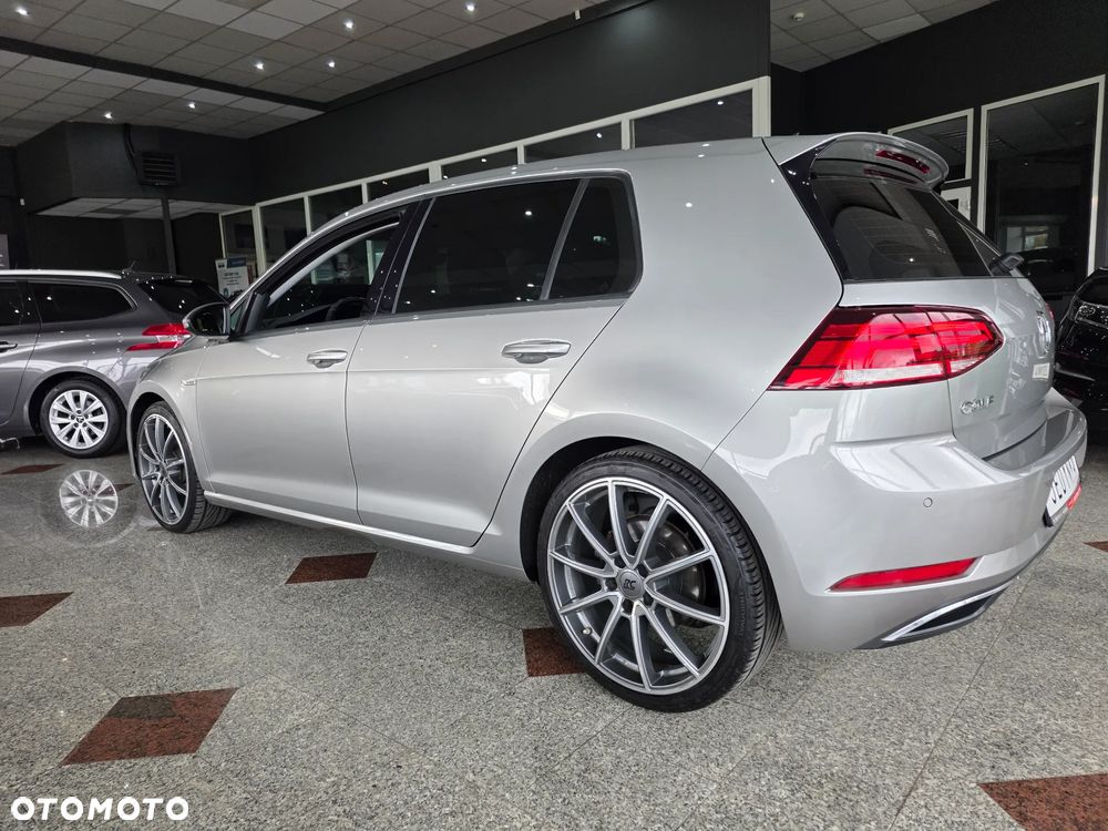 Volkswagen Golf - 5