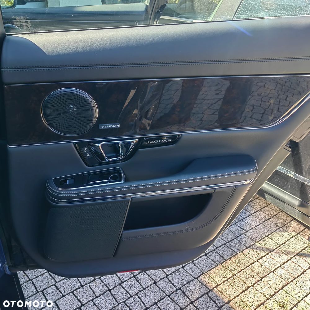 Jaguar XJ 3.0 D V6 Premium Luxury - 29