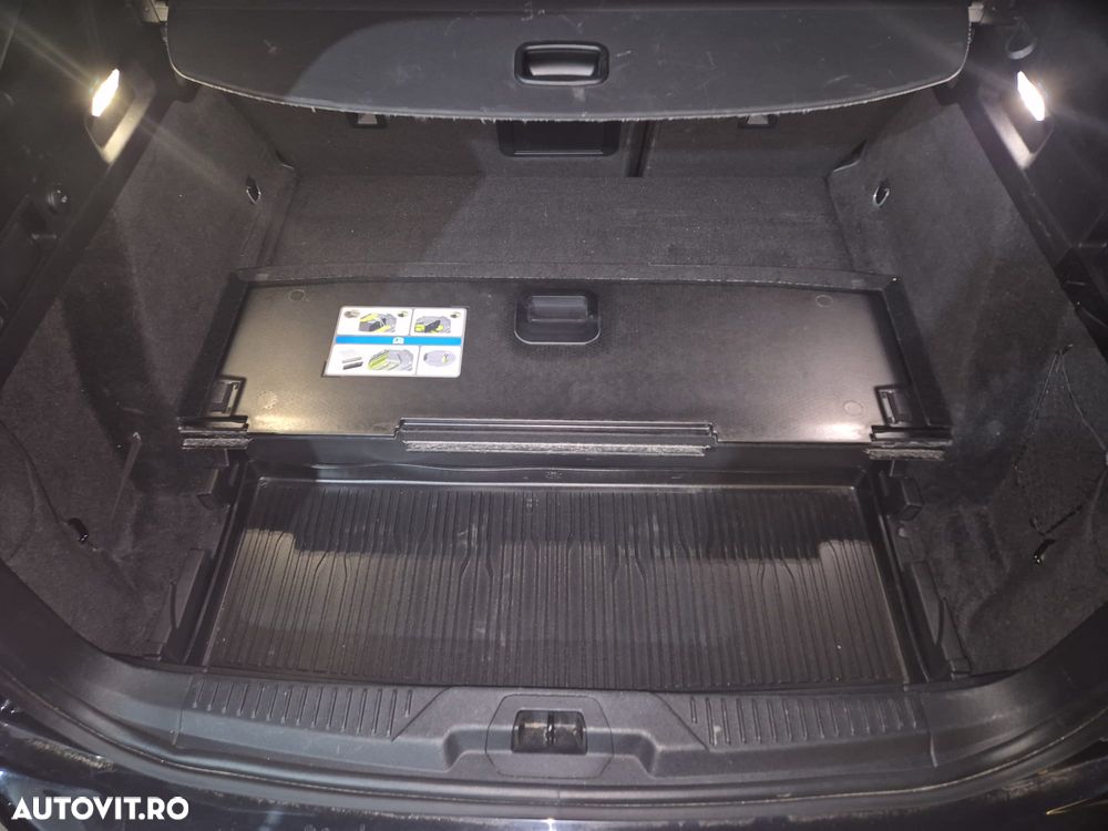 Ford Focus 1.0 EcoBoost Hybrid ST-LINE X - 32