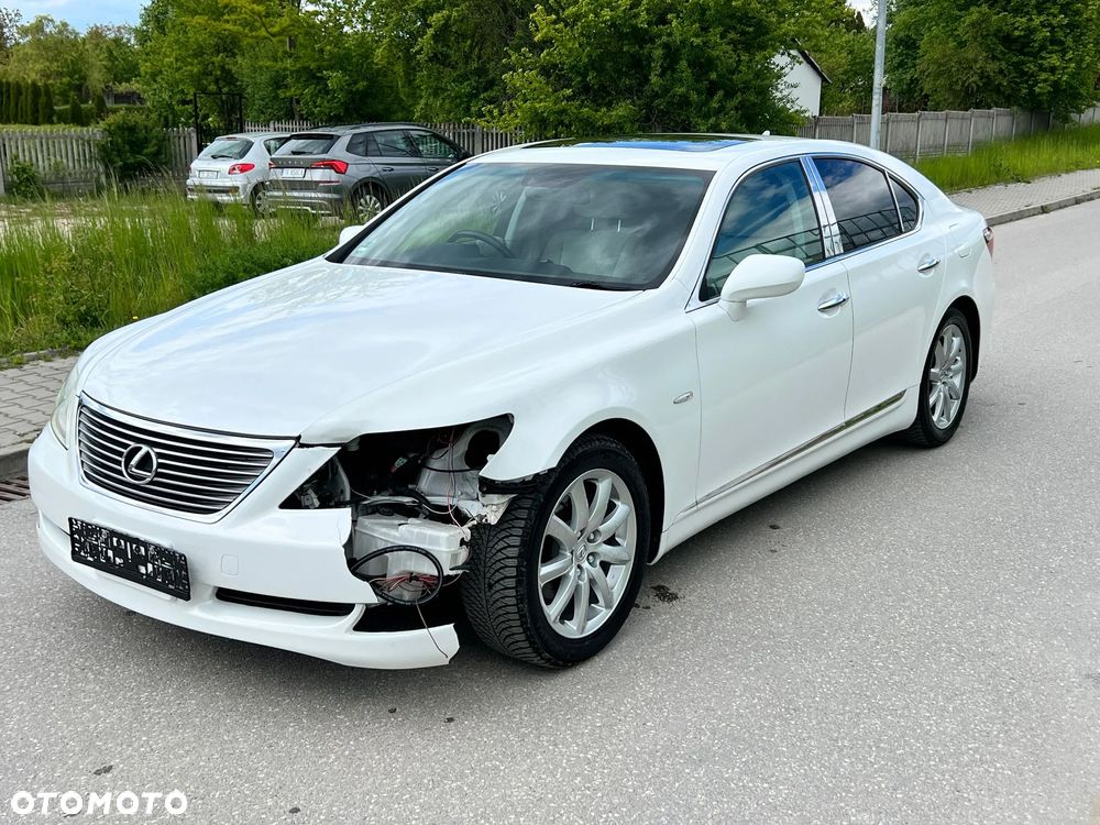 Lexus LS - 6