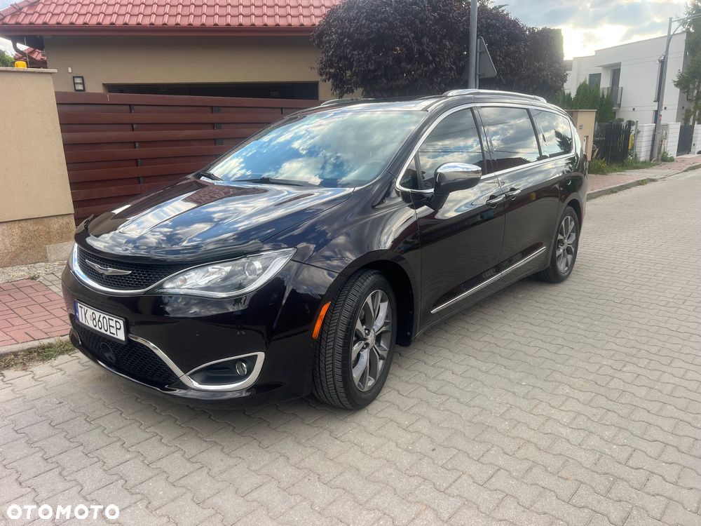 Chrysler Pacifica - 1