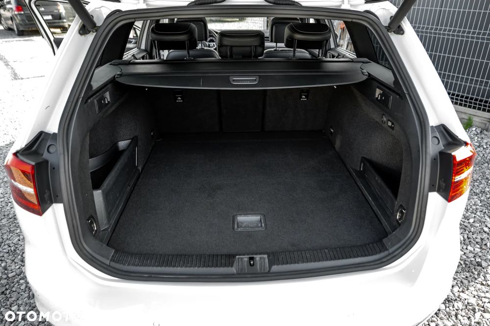 Volkswagen Passat Variant 2.0 TSI (BlueMotion Technology) 4Motion DSG Highline - 13