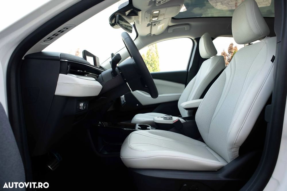 Ford Mustang Mach-E - 14