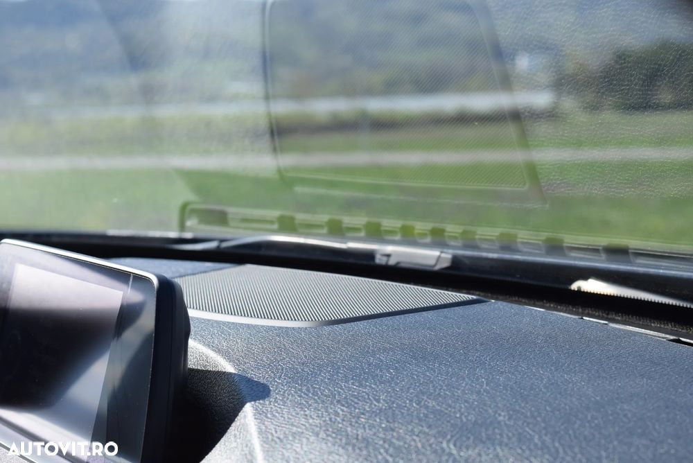 BMW Seria 5 520d Sport-Aut. - 25