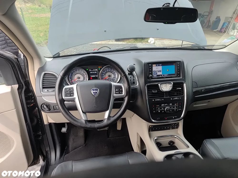 Lancia Voyager 2.8CRD Platinum - 24