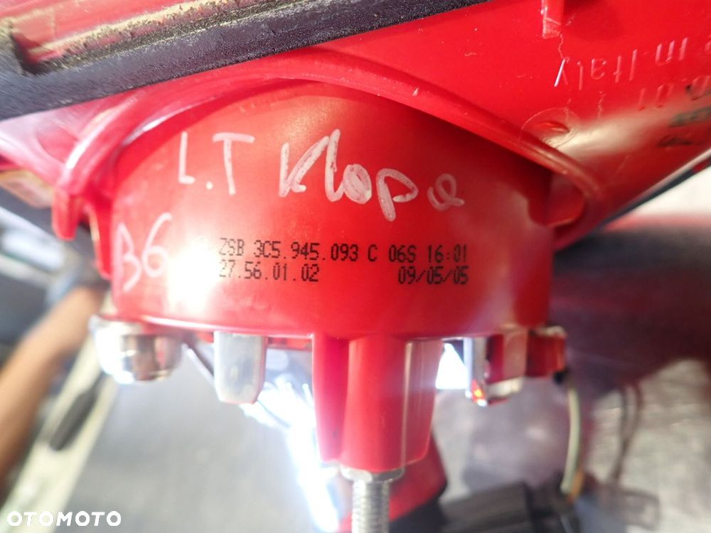 LAMPA LEWA TYLNA W KLAPIE VOLKSWAGEN PASSAT B6 3C5945093C - 3