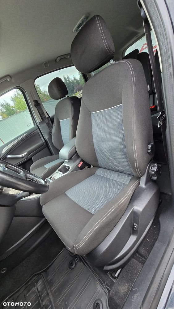 Ford S-Max - 19