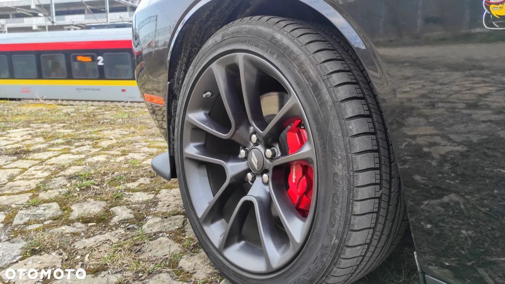 Dodge Challenger 6.4 Scat Pack - 8