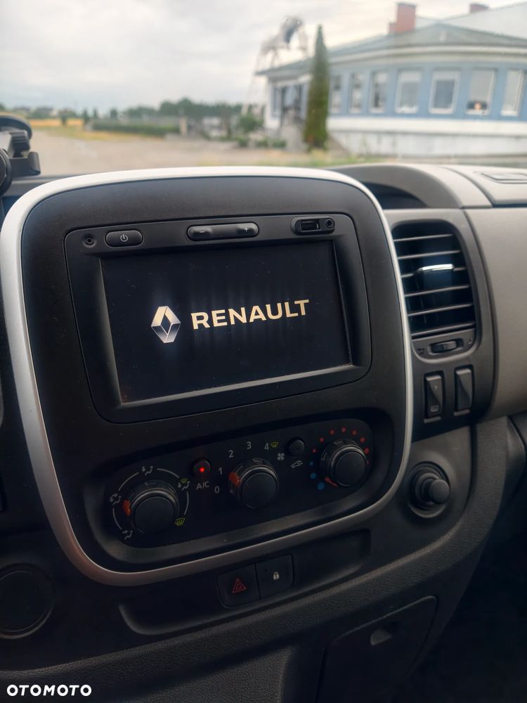 Renault Trafic Grand 1.6 dCi - 9