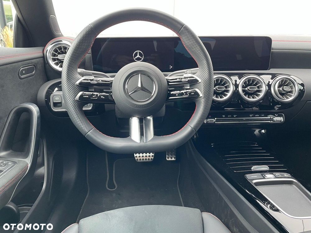 Mercedes-Benz CLA - 11