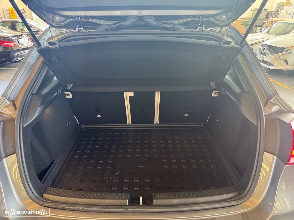 Mercedes-Benz A 180 Advanced Progressive - 13