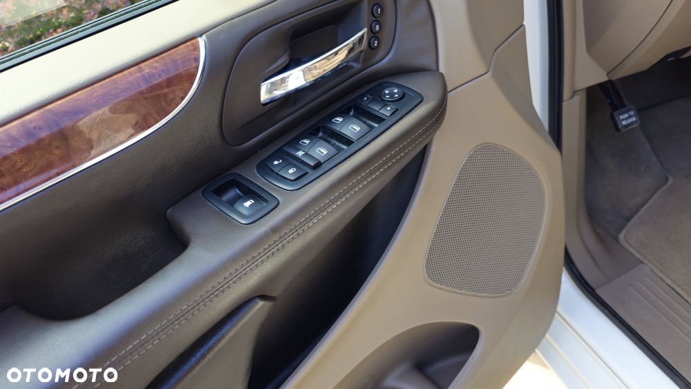 Chrysler Town & Country 3.6 Limited - 23