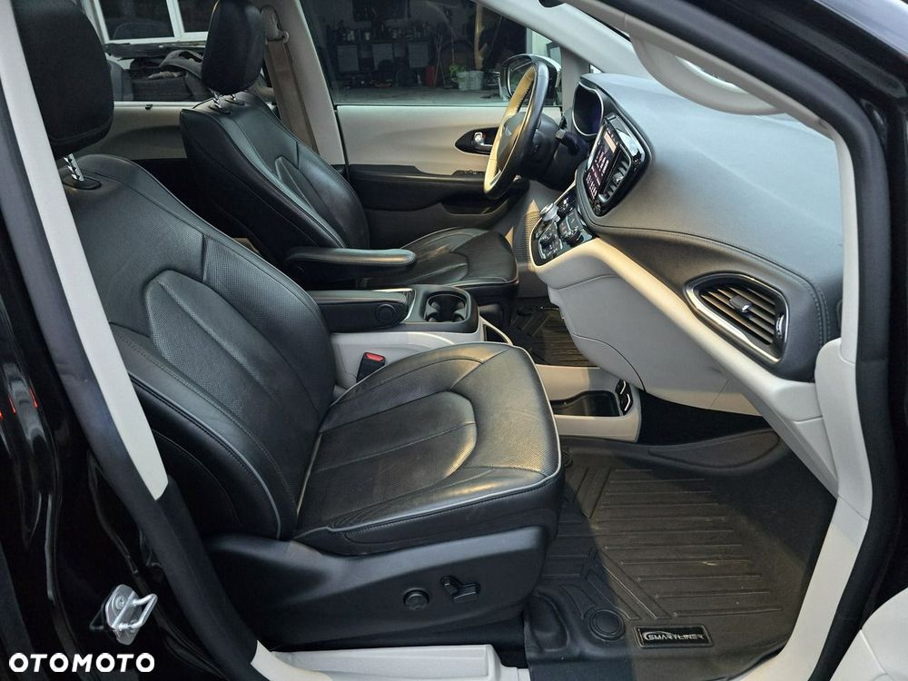 Chrysler Pacifica - 36