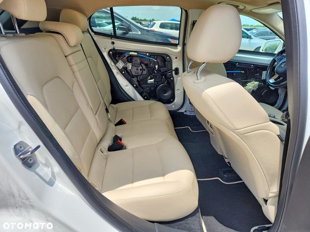 Mercedes-Benz GLA 250 4Matic 7G-DCT Peak Edition - 11