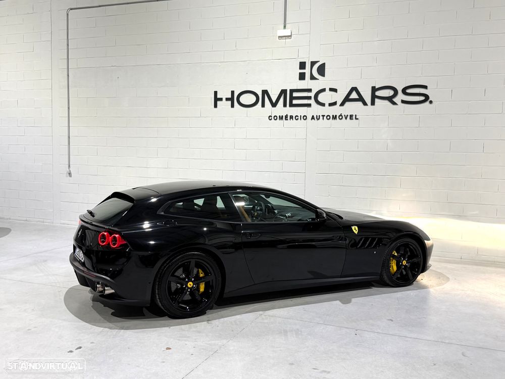 Ferrari GTC4 Lusso - 16