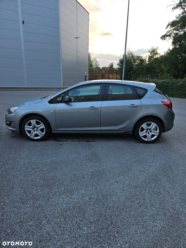 Opel Astra 2012