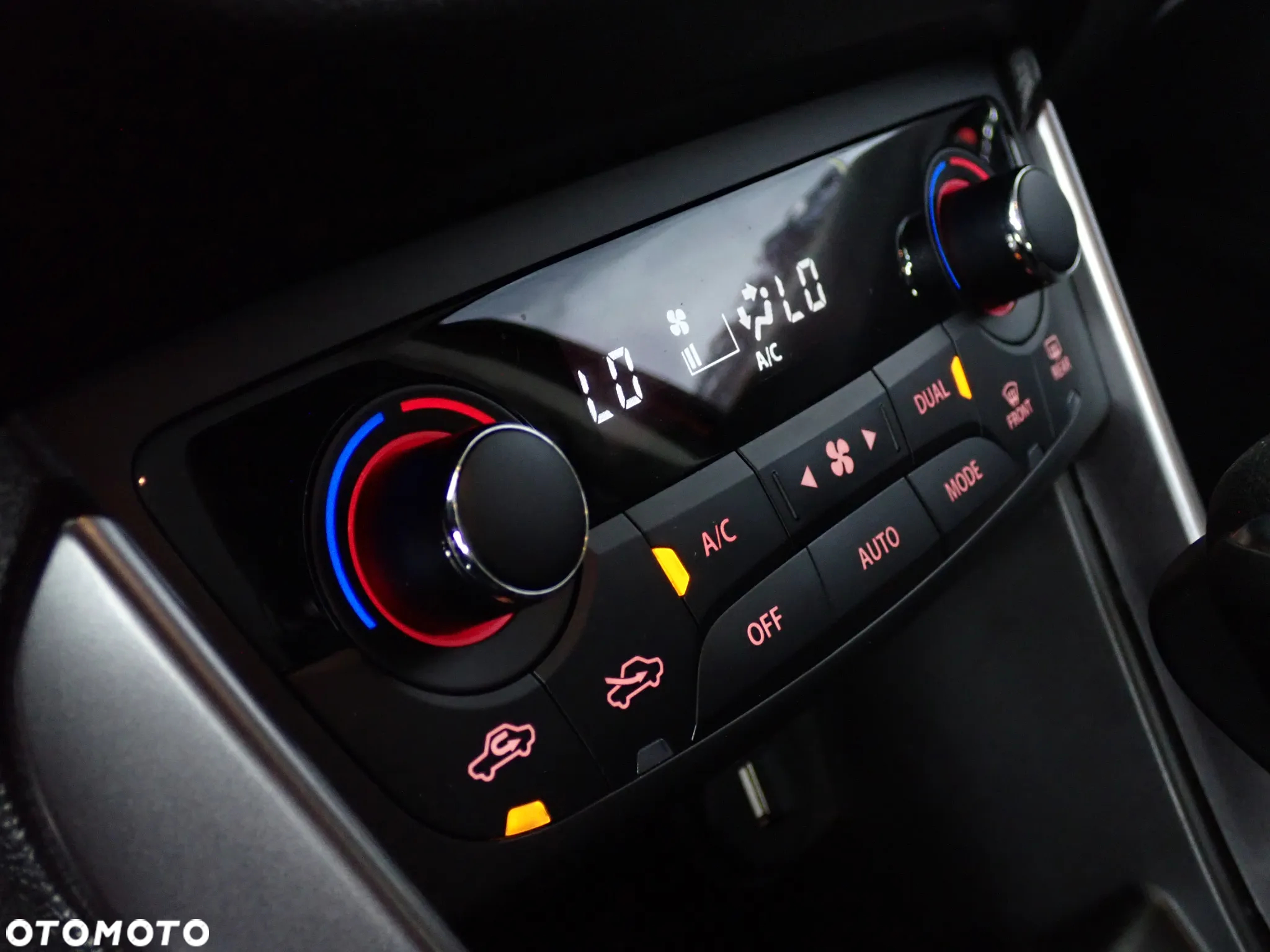 Suzuki SX4 S-Cross 1.5 DualJet Hybrid Premium AGS - 9
