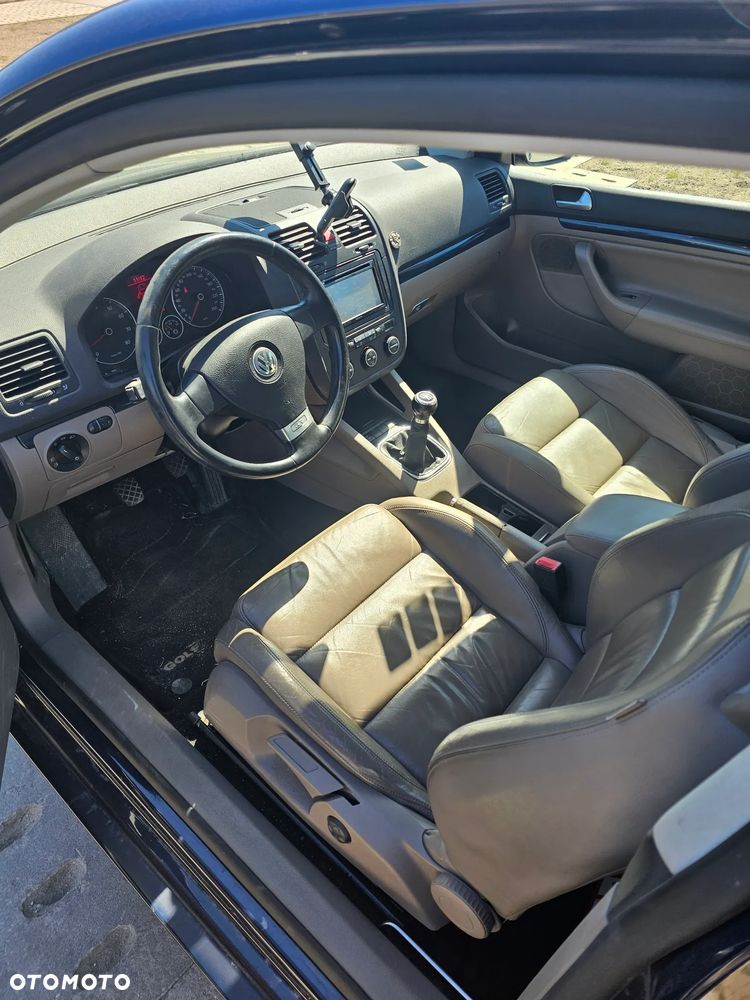 Volkswagen Golf - 8