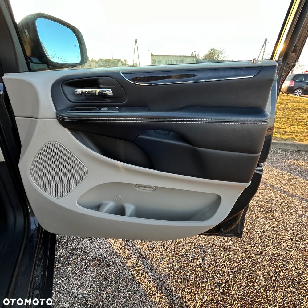 Lancia Voyager 2.8CRD Gold - 23