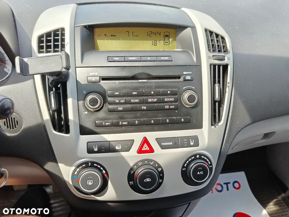 Kia Ceed 1.4 CVVT LX - 26