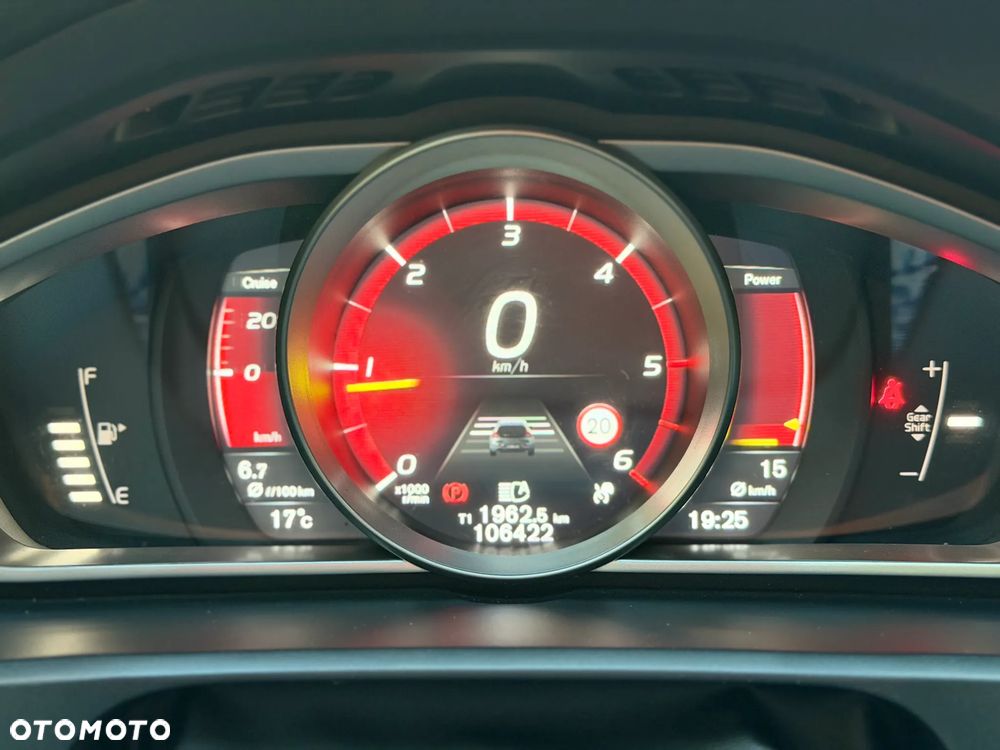 Volvo V40 D2 Drive-E Momentum - 32