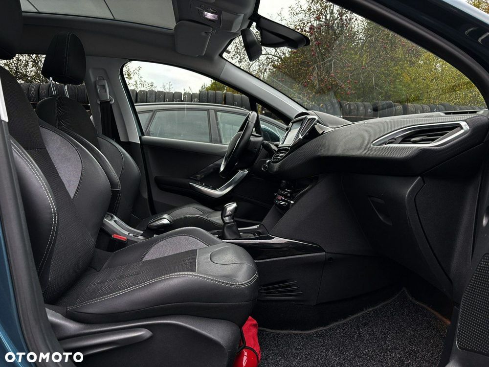 Peugeot 2008 1.2 Pure Tech Allure S&S - 21