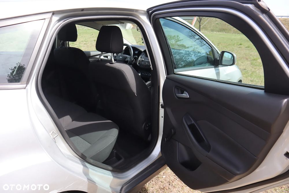 Ford Focus 1.6 Edition - 12