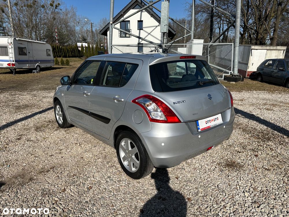 Suzuki Swift - 4