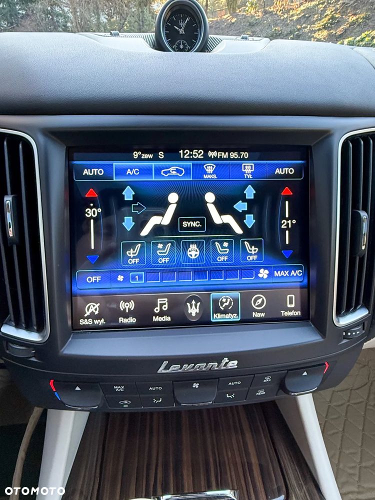 Maserati Levante Q4 GranLusso - 25