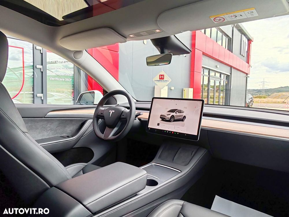 Tesla Model Y - 3