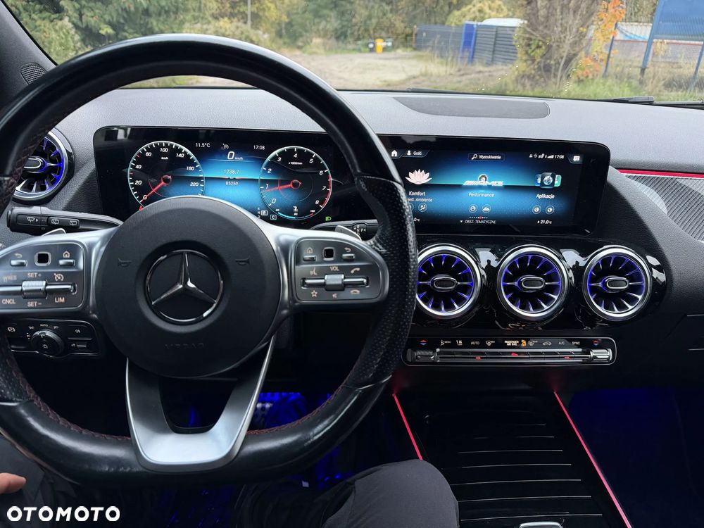Mercedes-Benz GLA - 12