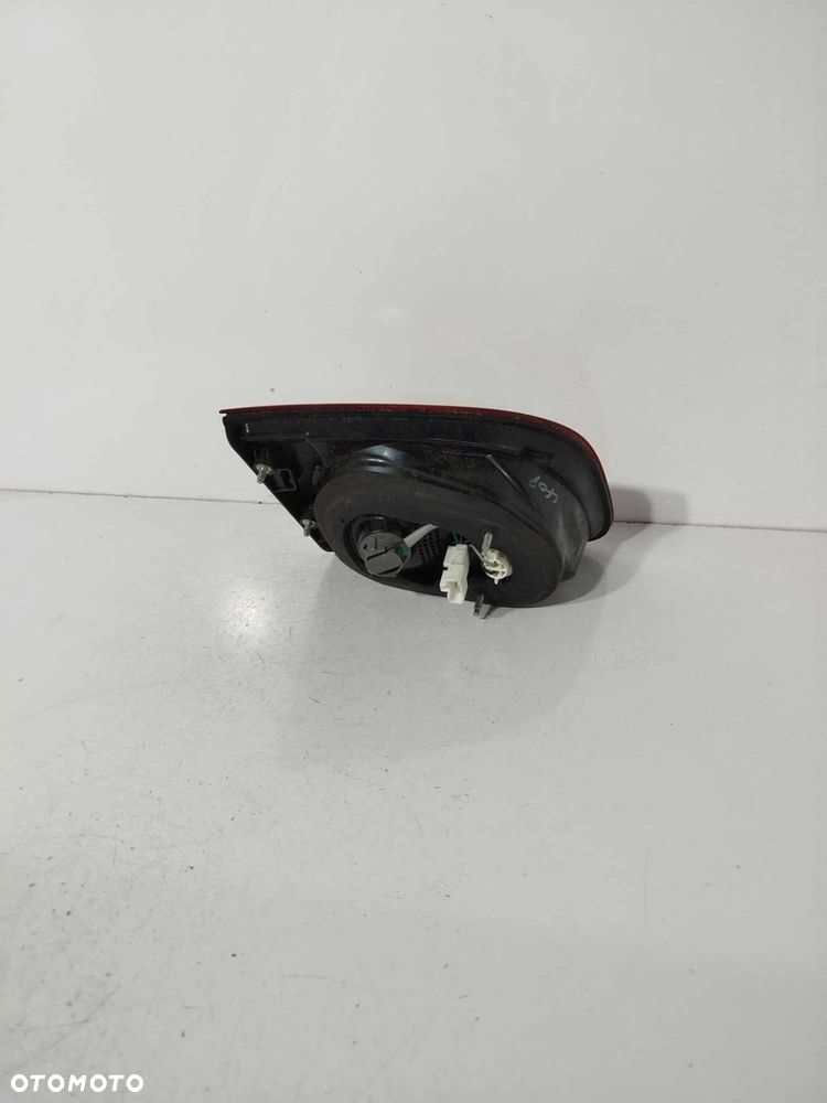 LAMPA PRAWA TYLNA TYŁ W KLAPĘ HYUNDAI SANTA FE LIFT 06-12 - 3