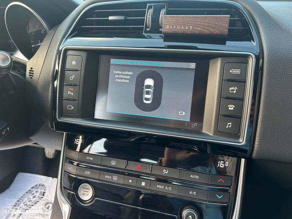 Jaguar XE 2.0 D Portfolio - 22