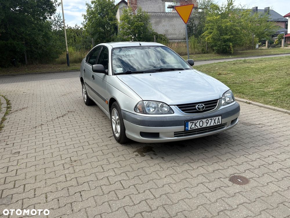Toyota Avensis - 2