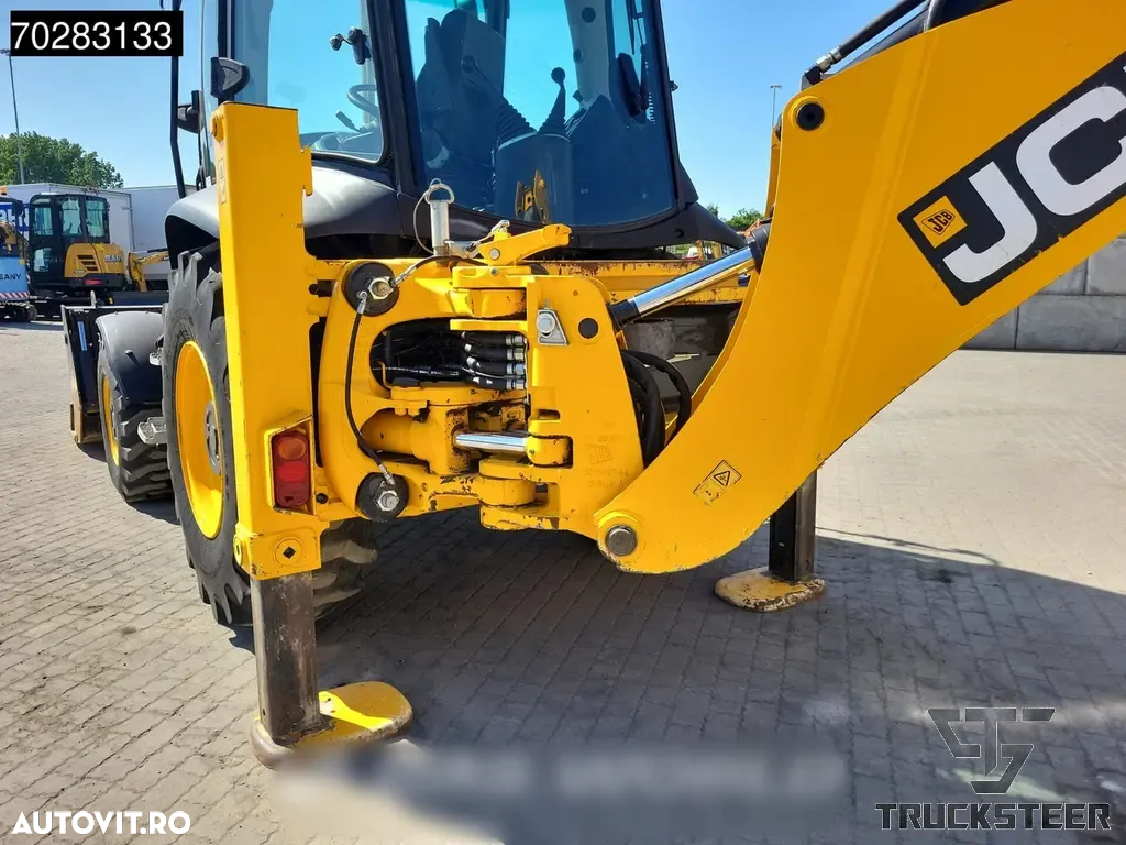JCB 3CX - 18