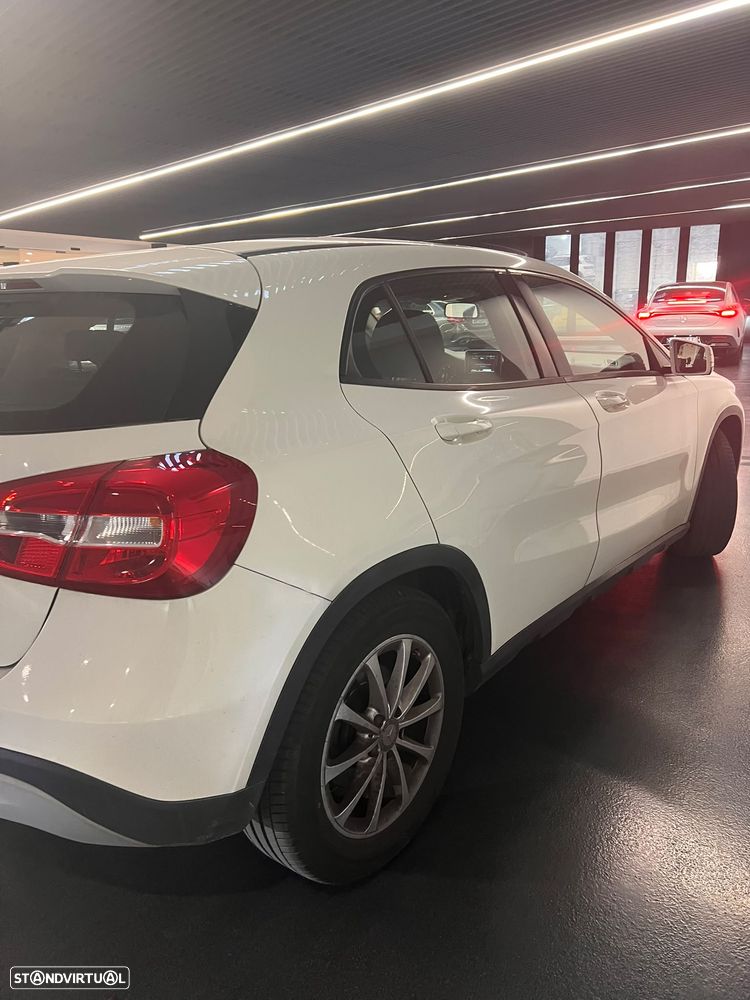 Mercedes-Benz GLA 180 - 3