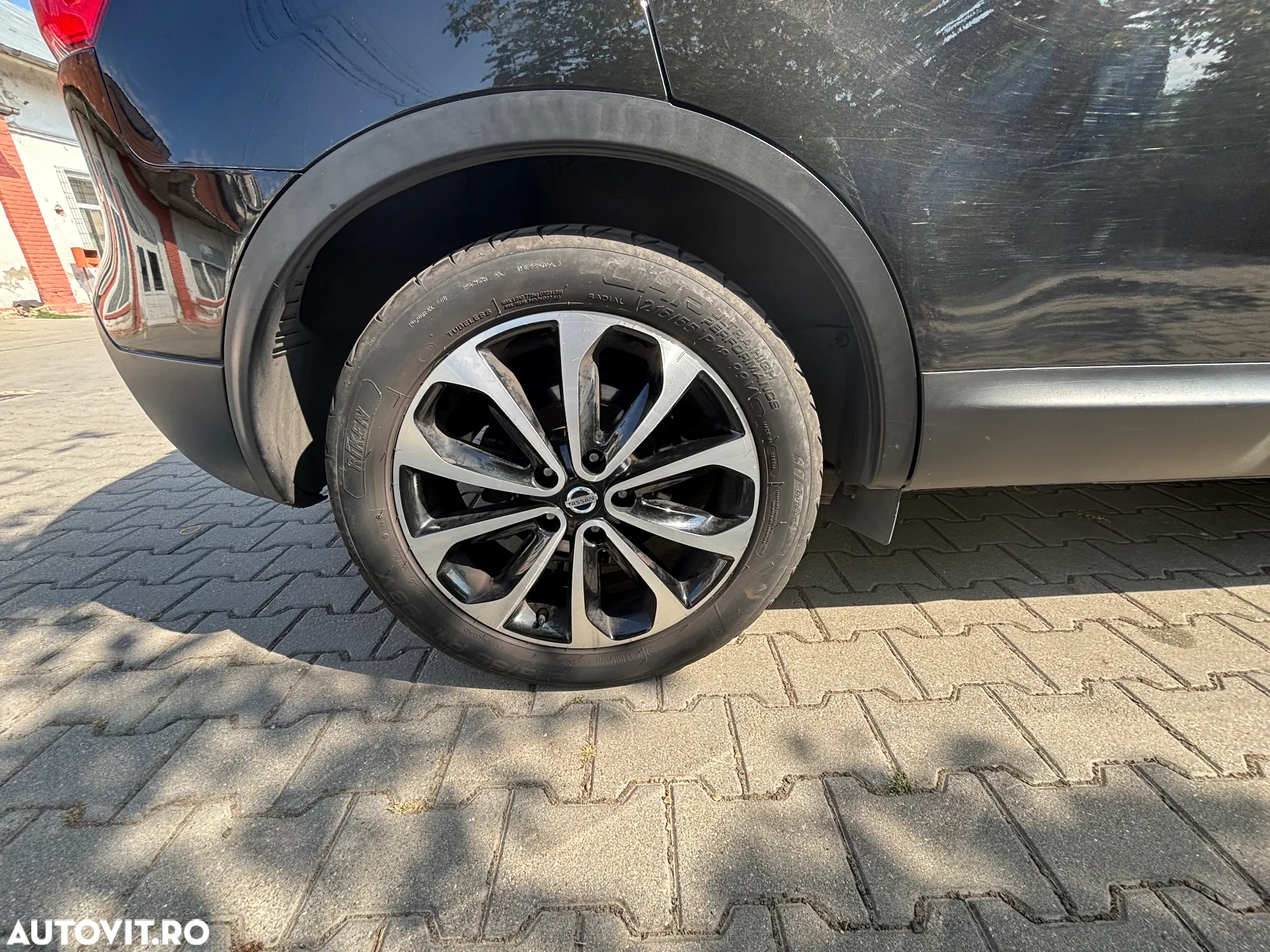 Nissan Qashqai 2.0 dCi DPF 4x4 Aut tekna - 3