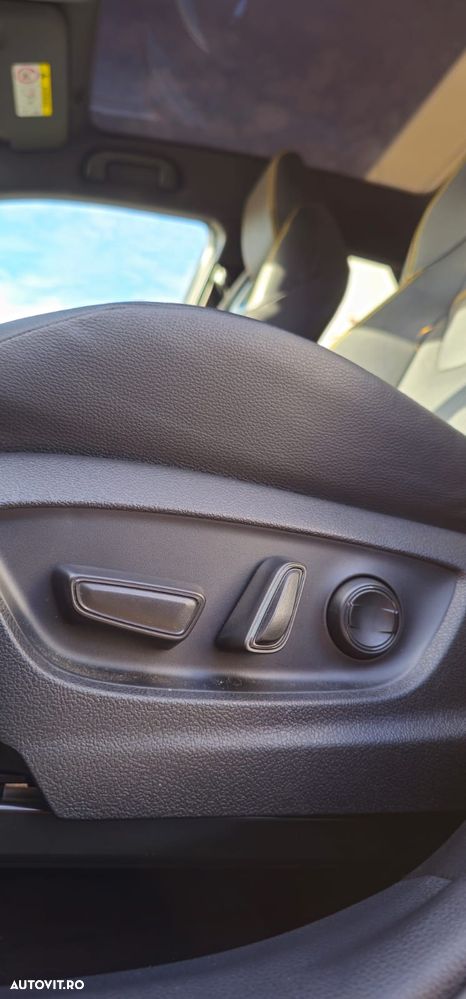 Toyota C-HR 2.0 HEV 197 CP 4x2 CVT Premiere Edition - 12