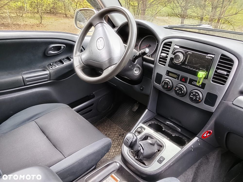 Suzuki Grand Vitara 2.0 - 7