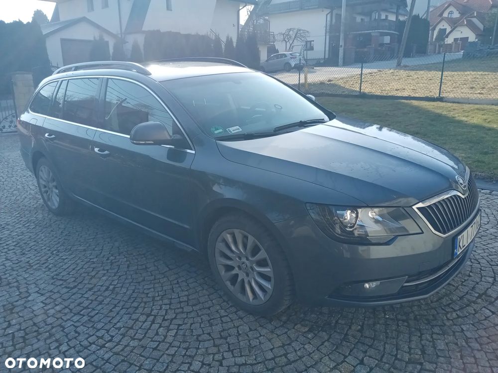 Skoda Superb 2.0 TDI DSG Ambition - 4