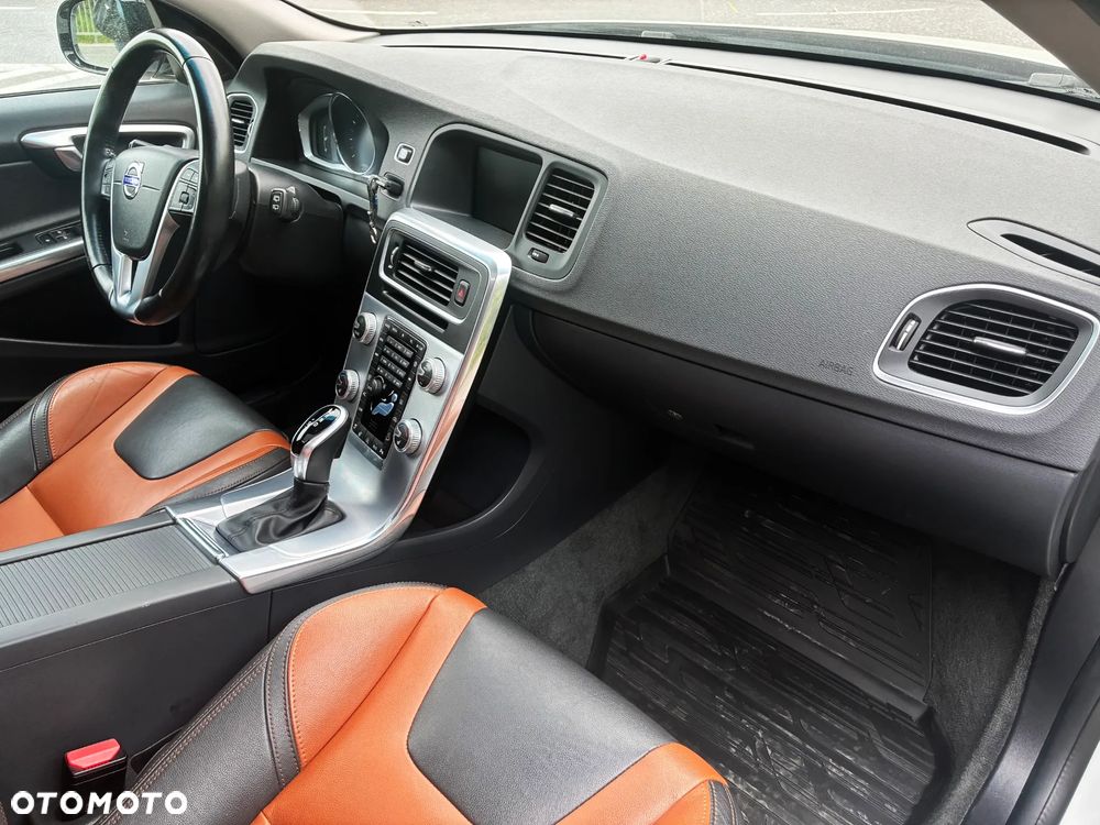 Volvo V60 Cross Country T5 AWD Geartronic Summum - 10