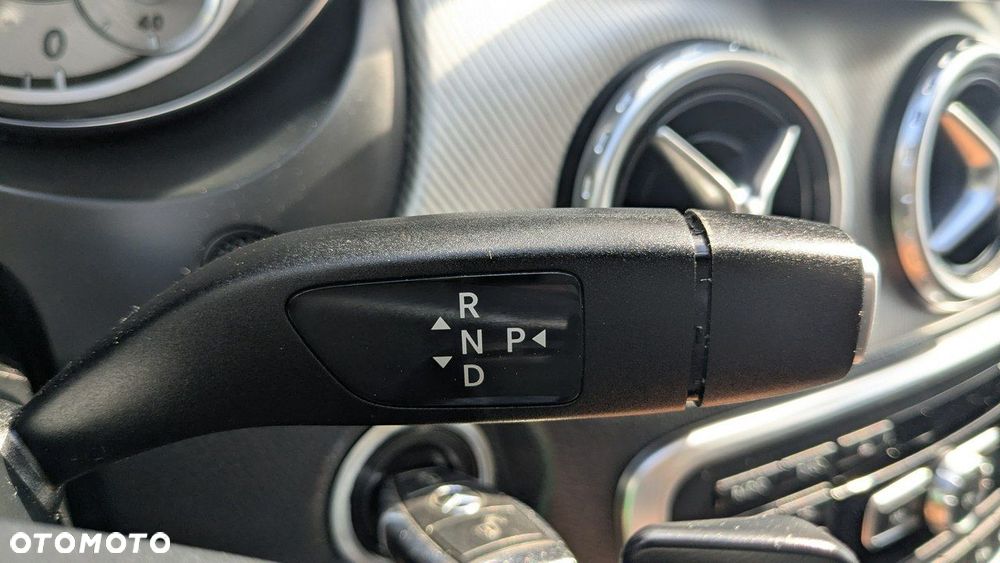 Mercedes-Benz GLA - 24