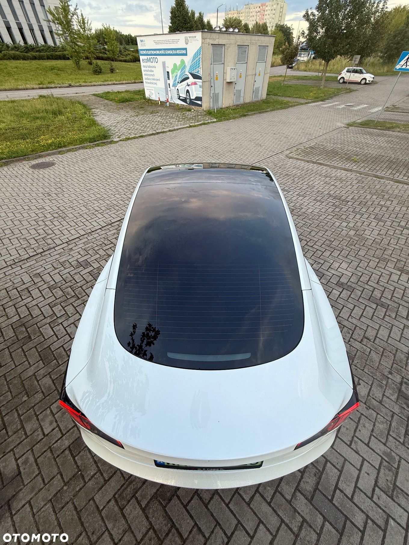 Tesla Model 3 - 1