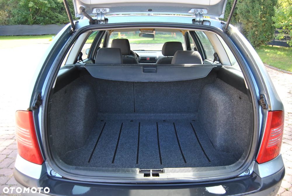 Skoda Octavia 1.6 Combi Ambiente - 12