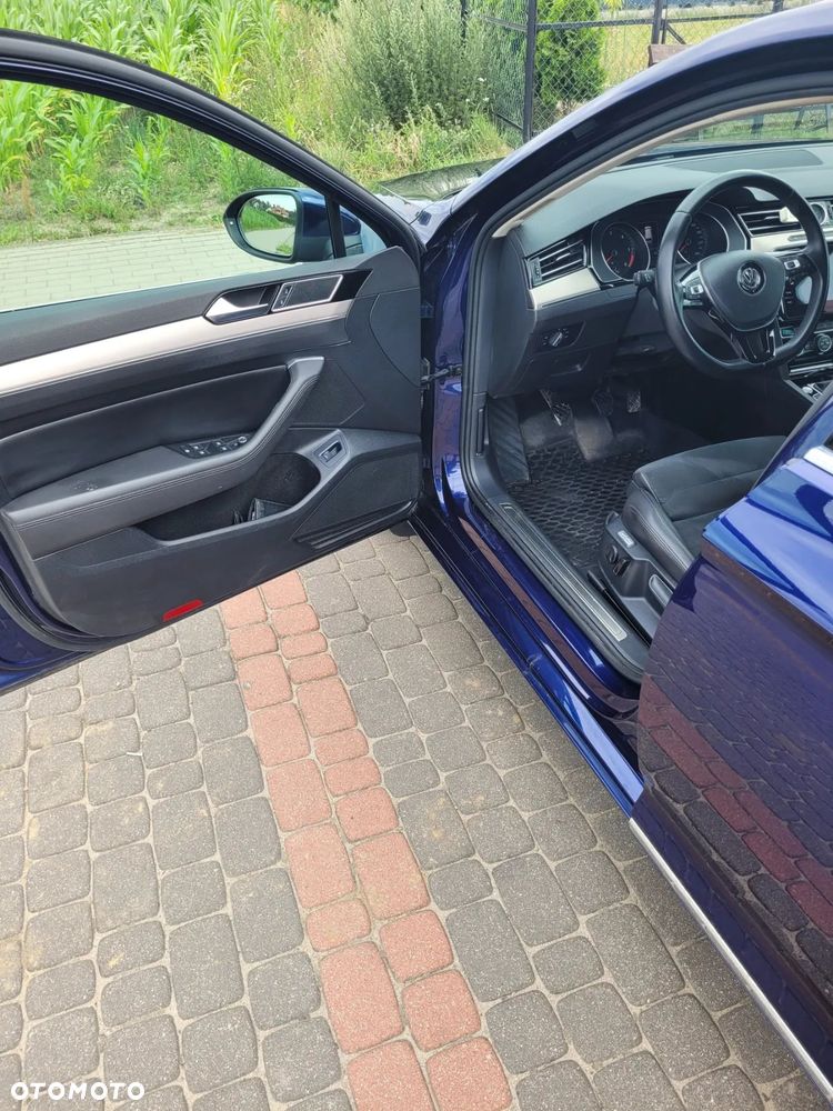 Volkswagen Passat 2.0 TDI SCR Highline - 18