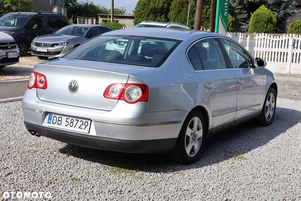 Volkswagen Passat 1.9 TDI Trendline - 4